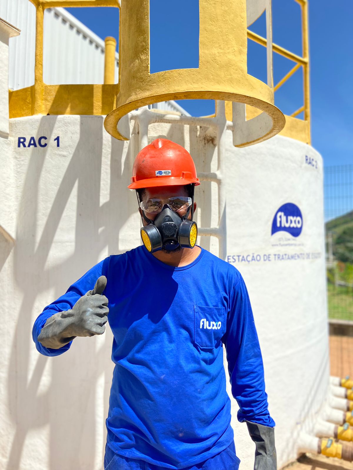 Operador com EPI em ETE